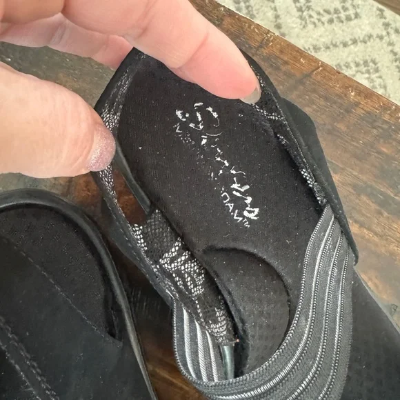 Skechers Memory Foam Wedge Sandals. Worn once! - Picture 4 of 10